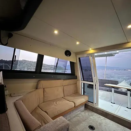 ספינת מלון Oeluedeniz Vip Motor Yat