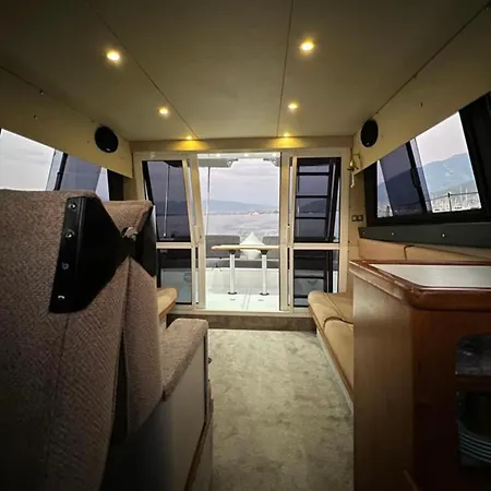 Oeluedeniz Vip Motor Yat ספינת מלון *