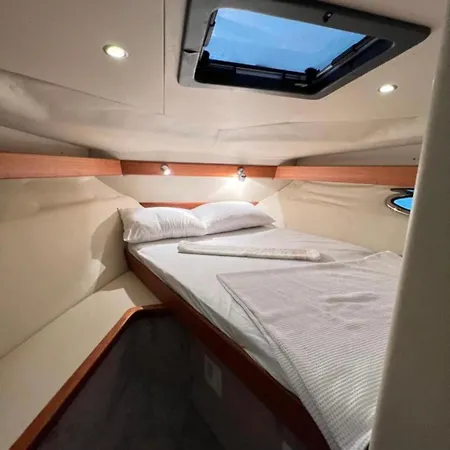 Oeluedeniz Vip Motor Yat ספינת מלון